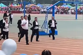 学校运动会，领导带头参赛“跑步”，网友：跑的都是人情世故视频封面