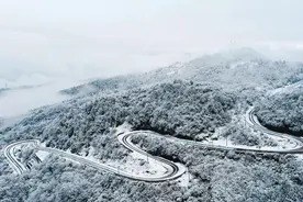 应对凝冻！习水相关部门全力保障道路畅通图片