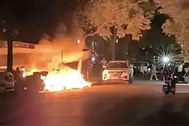 上海接连发生，火烧连“车”！一小区直接财产损失32800元图片