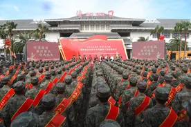海南举行2024年下半年入伍新兵欢送仪式图片