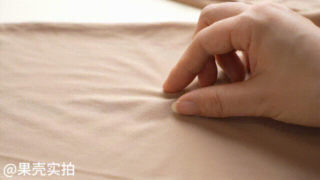 爽翻了！今天起女生真不用穿内衣了......