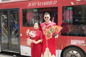 公交车变婚车！佛山首台“婚礼巴士”驶向幸福下一站图片