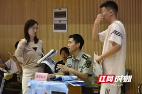 株洲市南方中学举办2024年高校招生现场咨询会图片