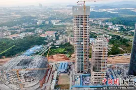 中新广州知识城现“双塔成园”景观图片