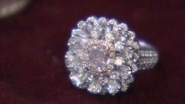 夫妻遭遇可怕“寄生虫”！监控曝光，女主人崩溃：真的要心梗了……