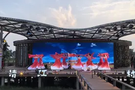 荣昌区清江镇：“稻田剧场”办村晚 唱响乡村新生活图片