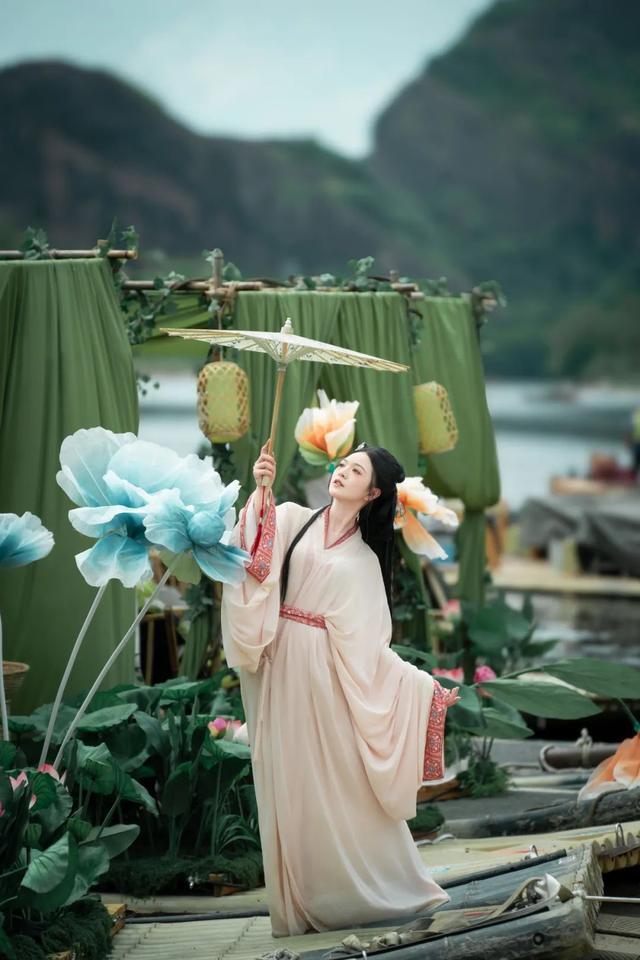竹筏漂流焕新出圈！龙虎山森系网红竹筏上线啦！