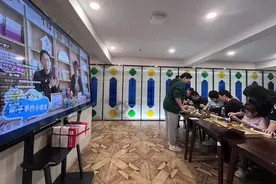 菜场里的亲子课 上海“家+书屋”为城市建设者、服务者点亮暖家之灯图片