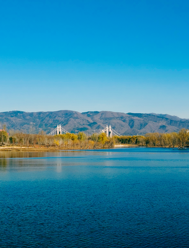 白浮泉冬韵图：湖山隐淡墨，一景一诗行