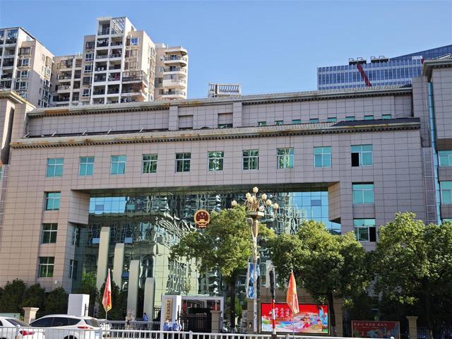 12岁女孩被生父继母虐死案未宣判