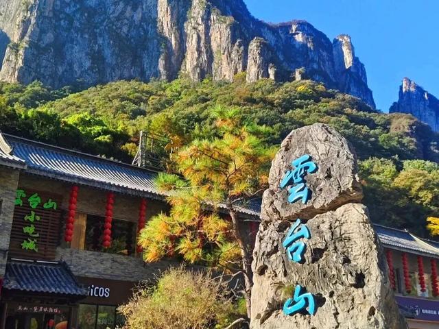 谁说冬天只有黑白？这抹彩色绚烂得不讲道理