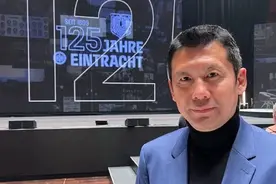 99次出场打进23球！杨晨晒照，参加法兰克福125周年庆典图片