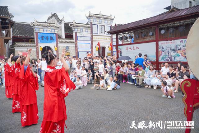 游客“一秒穿越大明”  锦屏隆里古城焕新迎客