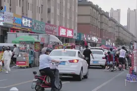 壹点帮办|油烟味漫天、叫卖声不断，日照沧州路摊贩扰民何时休？图片