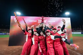 南工大江苏卫冕中国垒球联赛冠军图片