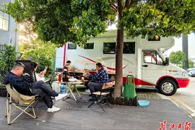 房车成了移动的家，武汉退休夫妻5年游玩200多个城市图片