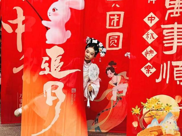 红妆满巷！海淀这条百年老街，热闹又浪漫——