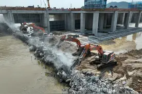 西溪水闸除险加固工程二期围堰正式破堰通水图片