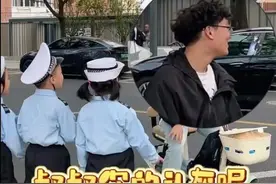 比罚款更社死！“从此把头盔焊在头上”……上海街头这一幕火出圈图片