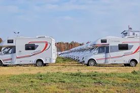 百台房车烟花迎新年，新春云南旅居新体验图片