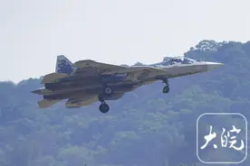 苏-57亮相珠海航展 旱地拔葱起飞震撼登场图片