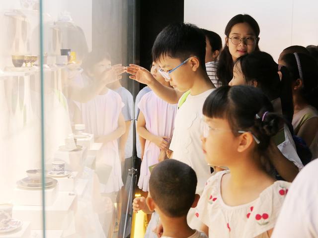 青岛市崂山区个杯堂杯子博物馆：博学游记，这里的杯子会“说话”