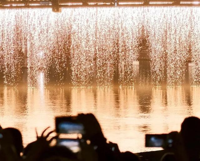 跨年整活！19.9畅玩5小时！大型迎春灯会+跨年表演+冷焰火+打铁花+火壶+灯光秀+国风演艺...