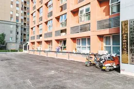 充电桩选址争议大 如何破解电动自行车充电难题图片