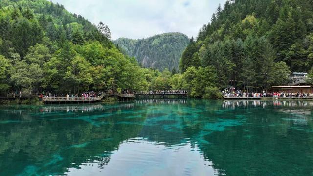 “双节”高峰 九寨沟发布最新提示
