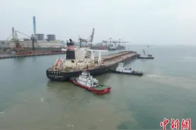 湛江钢铁基地30万吨级码头吞吐量超1.8亿吨图片