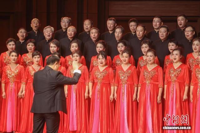 江西南昌举行“八一军歌音乐会”