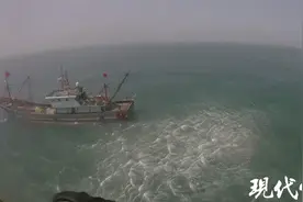 海上一渔民手指被压断，直升机紧急施救图片