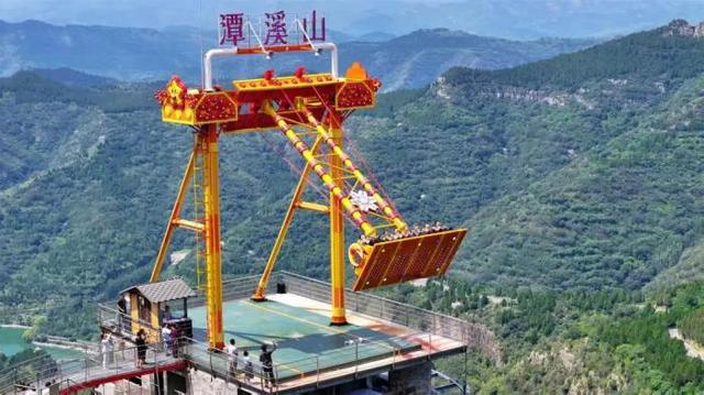 山东五市日报联盟联合采访活动暨悬崖秋千媒体推介会在潭溪山成功举办