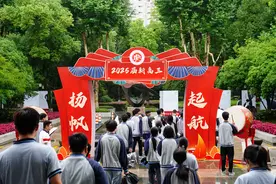​过禹门入驻四进！杭高贡院学子举行新高三搬楼仪式图片