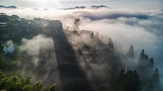 榕江：晨雾绕山秋   乡村画卷美