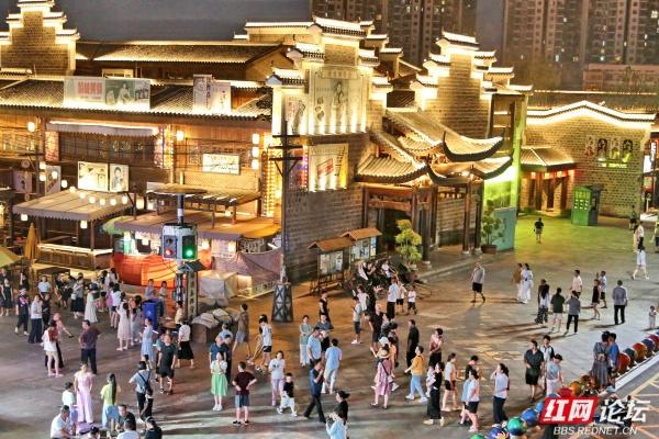 古街夜市，平凡日子里人来人往的热闹场