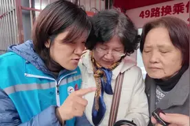 践行学雷锋精神，助力乘客更便捷乘车图片