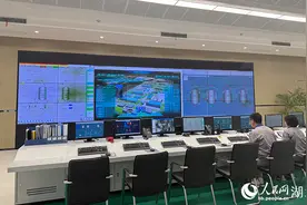 行进中国｜“芯”光大道上的“超级清洁工”图片