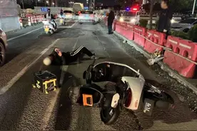 外卖小哥倒地不起还念念不忘手中订单，民警秒变“护花使者”！图片