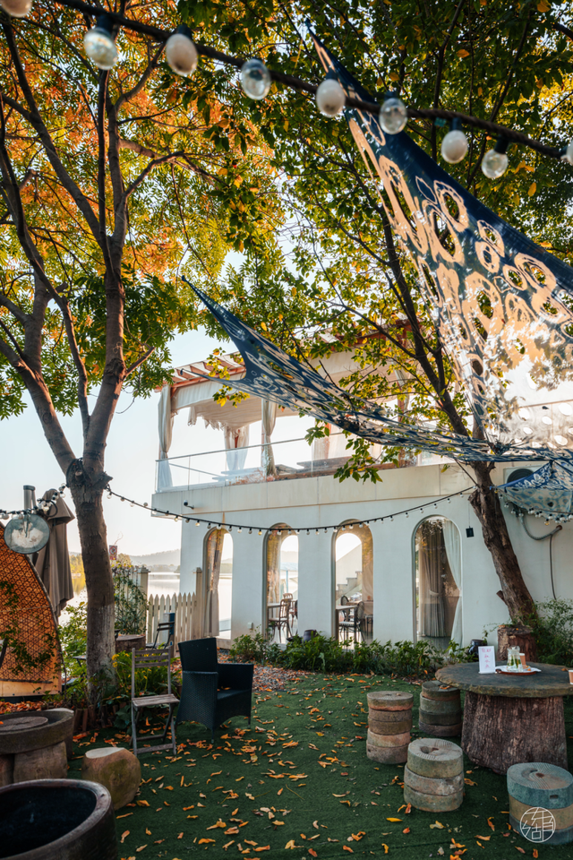 降温了，躲进东湖暖咖，独享封神秋景！