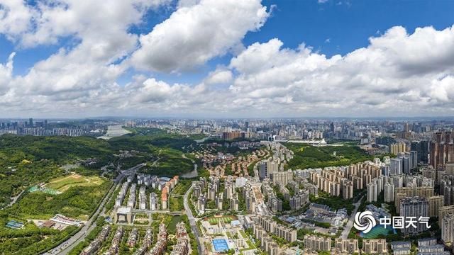好看！南宁上空蓝天白云美景“霸屏”