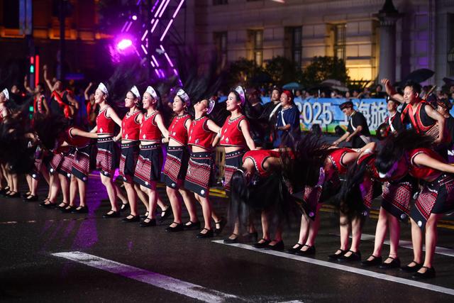 25辆花车盛装亮相黄浦江畔，上海旅游节打造“人民大众的节日”