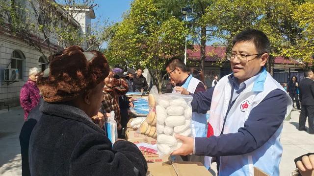 比利时媒体代表团考察张家界(更多)