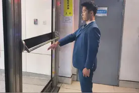 地铁司机突然请假：要去干大事！领导：放心去！图片