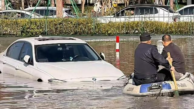 供水管漏水致车辆被淹损失谁买单