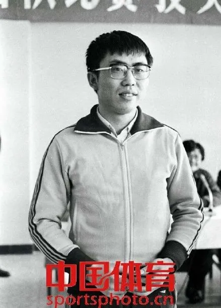 “棋圣”聂卫平家属发讣告：2013年做癌症手术，去年3月因脑梗昏迷12天，昨晚因病去世；女儿悲痛发声“子欲养而亲不待”