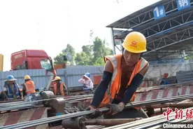 建设者假期坚守一线  大湾区重点项目建设拉满“进度条”图片