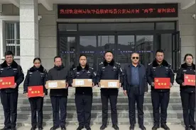 高情厚谊 AED守护从警路  暖警行动 关怀意奏响健康曲图片