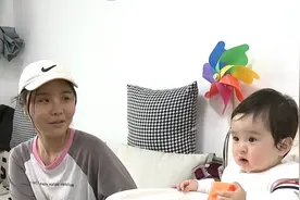 8个月大的儿子，冒出一对卖保健品的“爹妈”？真妈抗议被说成同行恶意诋毁图片