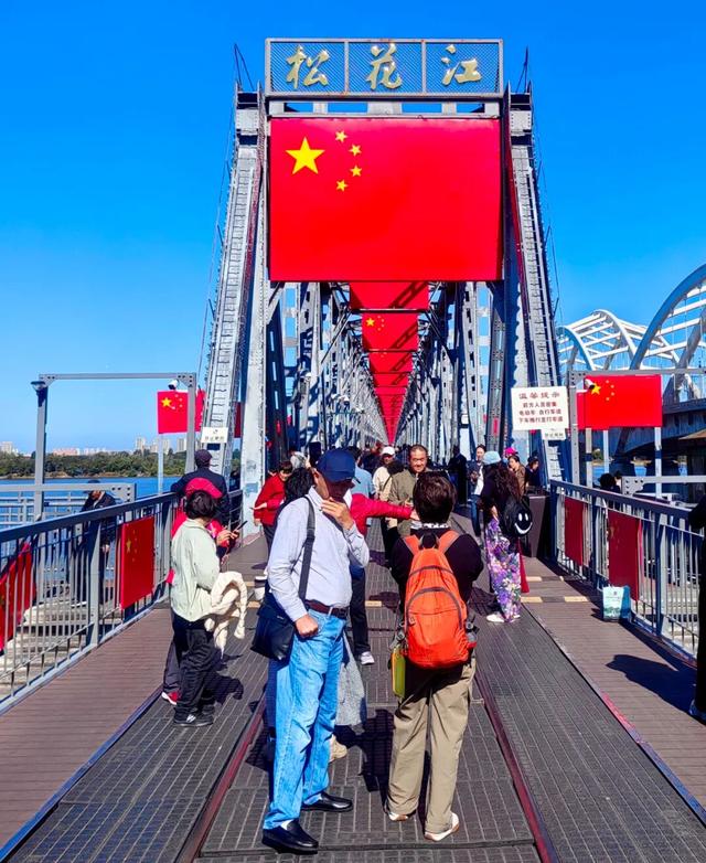 十一长假哈市酒店民宿预订火爆！年轻游客占比高，“老洋房改造”“江畔观景”民宿受青睐